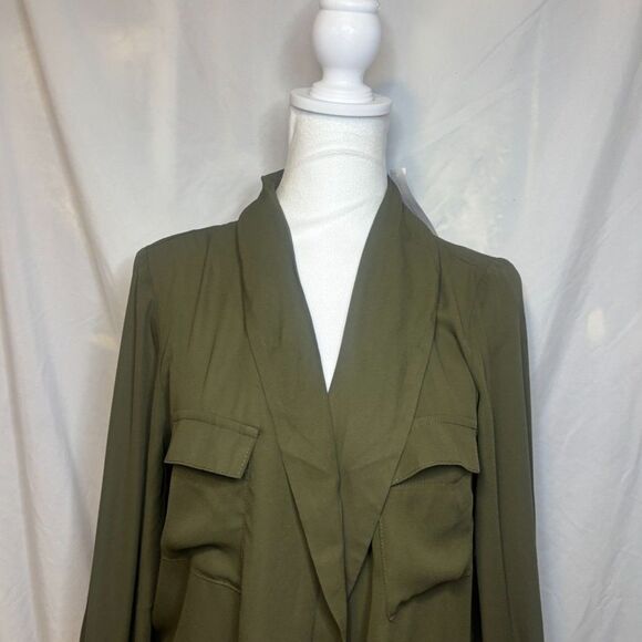 New York & Company Split Neck Green Double Pocket Blouse Long Sleeve Top NWT - Picture 2 of 8